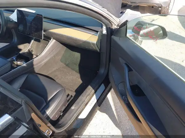5YJ3E1EA8KF399198 2019 TESLA MODEL 3