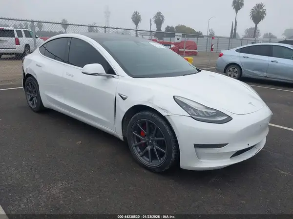 5YJ3E1EA8KF425184 2019 TESLA MODEL 3 - Image 1