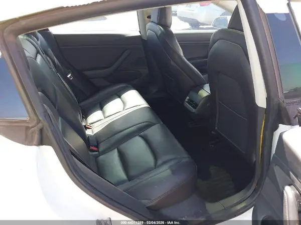 5YJ3E1EA8KF466768 2019 TESLA MODEL 3 - Image 4