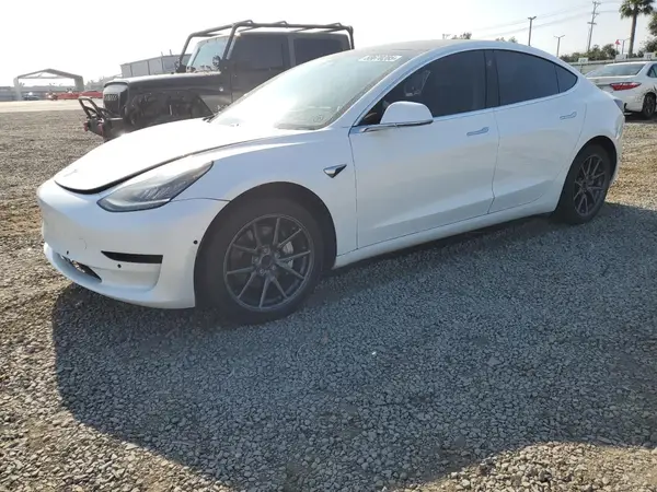 5YJ3E1EA8KF484784 2019 TESLA MODEL 3 - Image 1