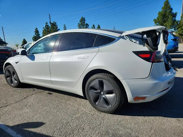 5YJ3E1EA8LF632434 2020 TESLA MODEL 3 - Image 2