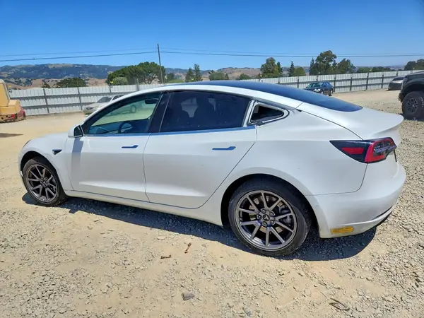 5YJ3E1EA8LF803991 2020 TESLA MODEL 3 - Image 2