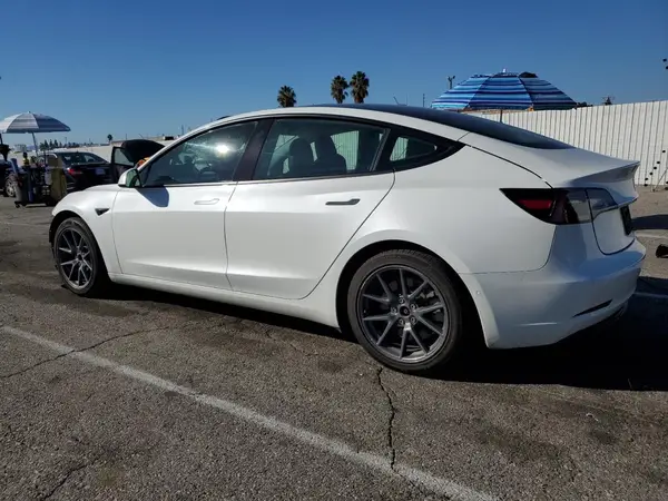 5YJ3E1EA8MF014631 2021 TESLA MODEL 3 - Image 2