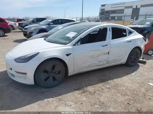 5YJ3E1EA8MF031557 2021 TESLA MODEL 3 - Image 2