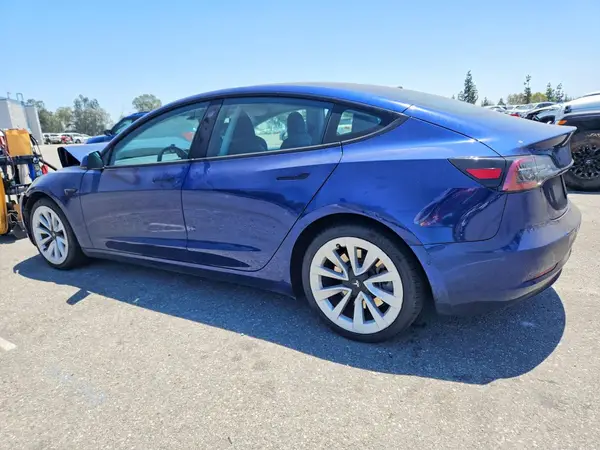 5YJ3E1EA8MF838516 2021 TESLA MODEL 3 - Image 2