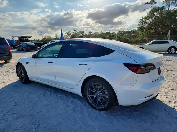 5YJ3E1EA8MF853632 2021 TESLA MODEL 3 - Image 2