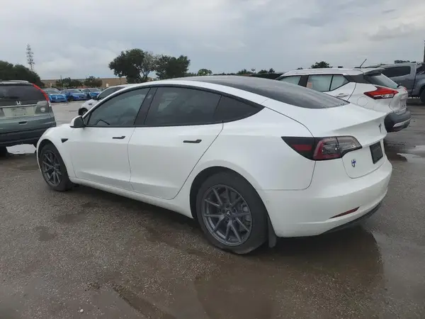 5YJ3E1EA8MF857860 2021 TESLA MODEL 3 - Image 2