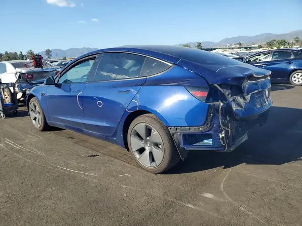 5YJ3E1EA8MF872441 2021 TESLA MODEL 3 - Image 2