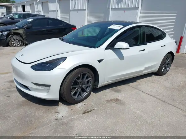 5YJ3E1EA8MF919421 2021 TESLA MODEL 3 - Image 2