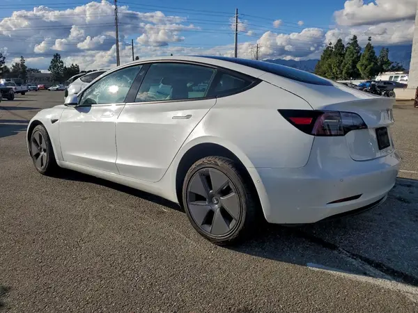 5YJ3E1EA8MF921394 2021 TESLA MODEL 3 - Image 2