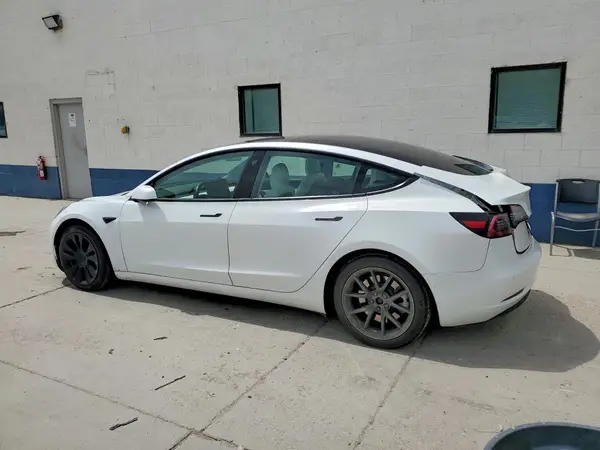 5YJ3E1EA8MF929382 2021 TESLA MODEL 3 - Image 2