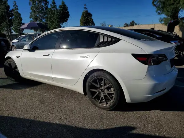 5YJ3E1EA8MF929818 2021 TESLA MODEL 3 - Image 2
