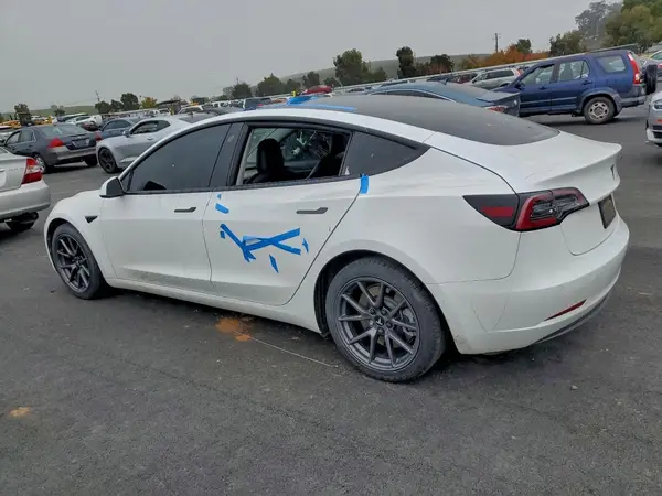 5YJ3E1EA8MF941435 2021 TESLA MODEL 3 - Image 2