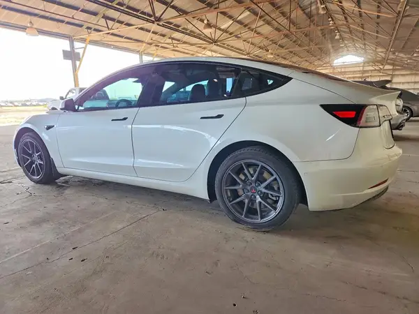 5YJ3E1EA8MF994832 2021 TESLA MODEL 3 - Image 2