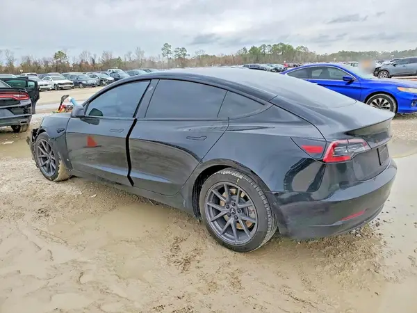 5YJ3E1EA8NF130896 2022 TESLA MODEL 3 - Image 2