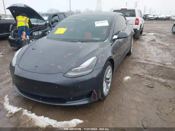 5YJ3E1EA8NF188684 2022 TESLA MODEL 3 - Image 2