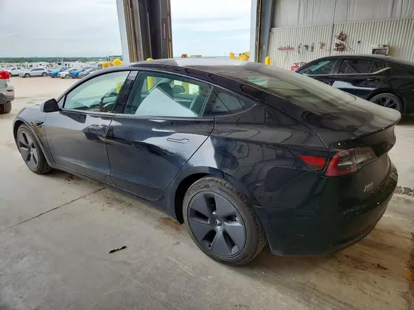 5YJ3E1EA8NF191326 2022 TESLA MODEL 3 - Image 2