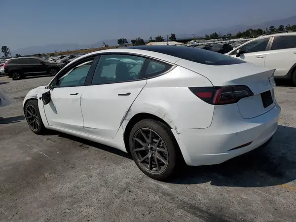 5YJ3E1EA8NF195392 2022 TESLA MODEL 3 - Image 2