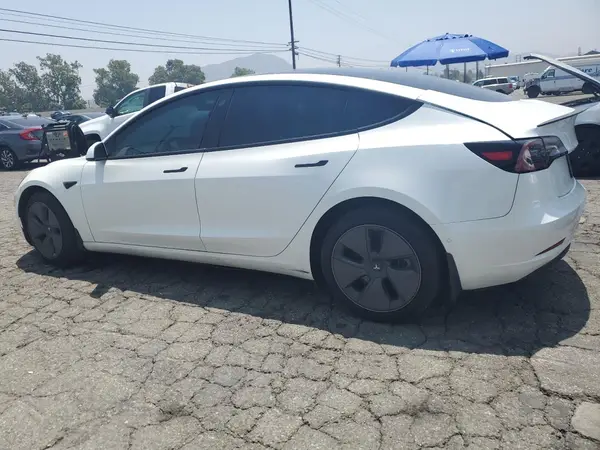 5YJ3E1EA8NF203832 2022 TESLA MODEL 3 - Image 2
