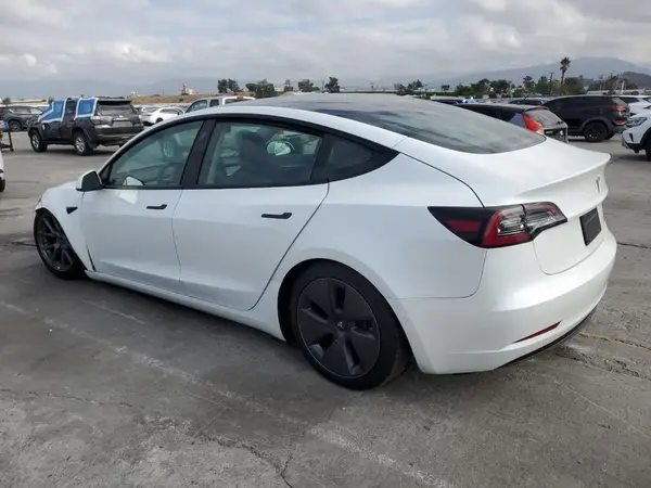 5YJ3E1EA8NF238418 2022 TESLA MODEL 3 - Image 2