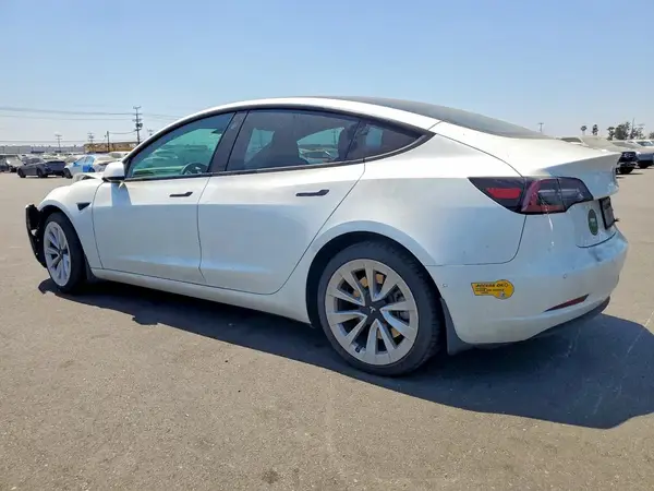 5YJ3E1EA8NF245899 2022 TESLA MODEL 3 - Image 2