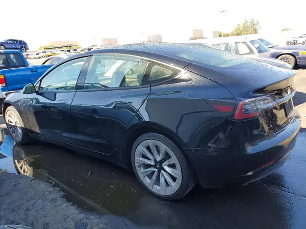 5YJ3E1EA8NF286131 2022 TESLA MODEL 3 - Image 2