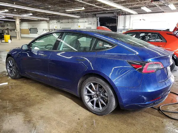 5YJ3E1EA8NF288008 2022 TESLA MODEL 3 - Image 2