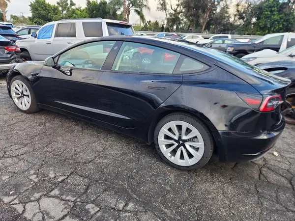 5YJ3E1EA8NF288896 2022 TESLA MODEL 3 - Image 2
