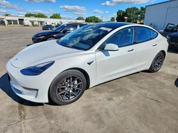 5YJ3E1EA8NF288901 2022 TESLA MODEL 3 - Image 1