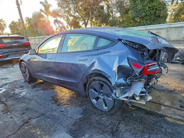 5YJ3E1EA8NF289319 2022 TESLA MODEL 3 - Image 2