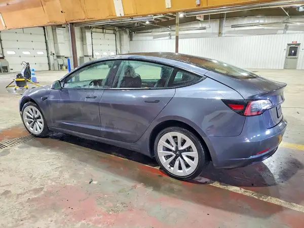 5YJ3E1EA8NF289868 2022 TESLA MODEL 3 - Image 2