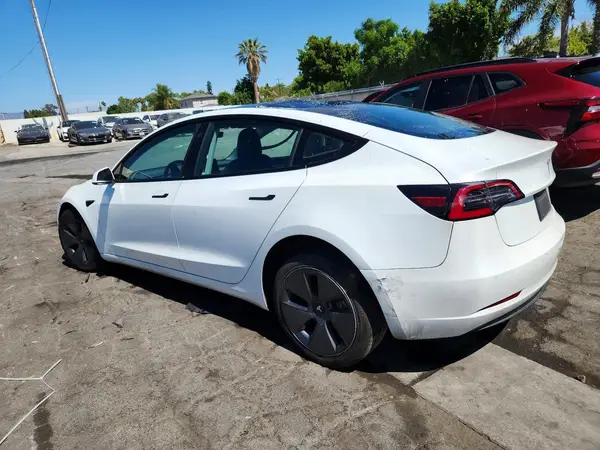 5YJ3E1EA8NF290101 2022 TESLA MODEL 3 - Image 2