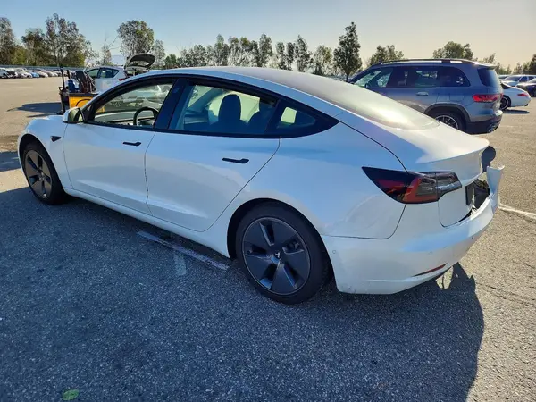 5YJ3E1EA8NF299235 2022 TESLA MODEL 3 - Image 2