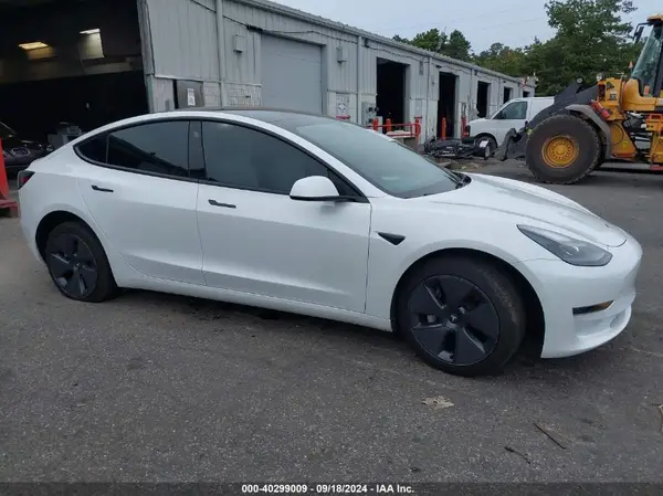5YJ3E1EA8NF302988 2022 TESLA MODEL 3 - Image 1