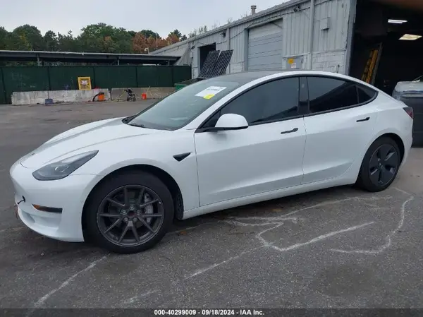 5YJ3E1EA8NF302988 2022 TESLA MODEL 3 - Image 2