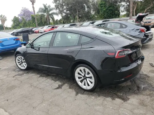 5YJ3E1EA8NF303929 2022 TESLA MODEL 3 - Image 2