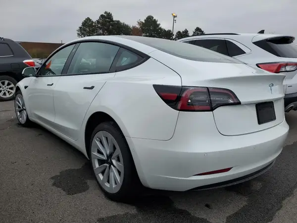 5YJ3E1EA8NF304062 2022 TESLA MODEL 3 - Image 2
