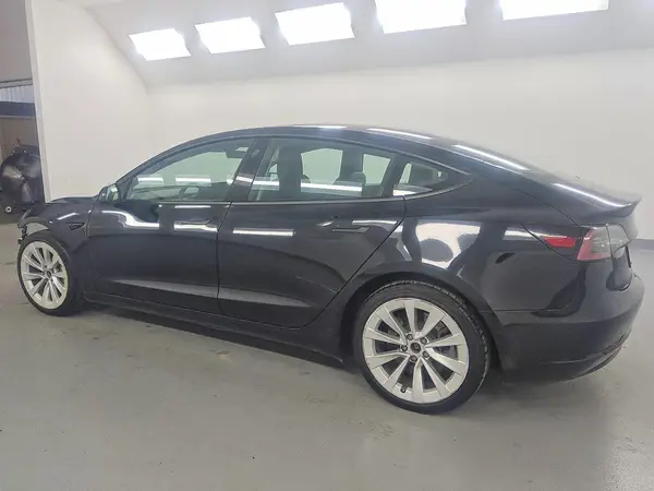 5YJ3E1EA8NF304529 2022 TESLA MODEL 3 - Image 2