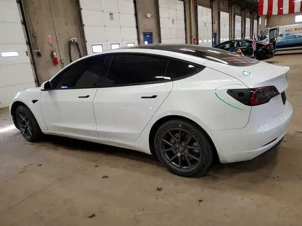 5YJ3E1EA8NF305776 2022 TESLA MODEL 3 - Image 2