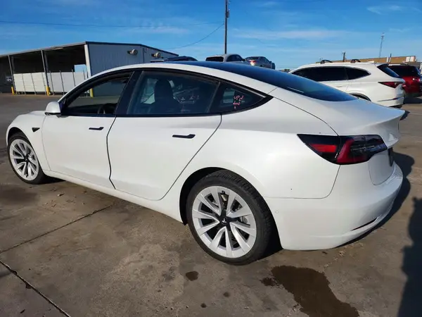 5YJ3E1EA8NF312727 2022 TESLA MODEL 3 - Image 2