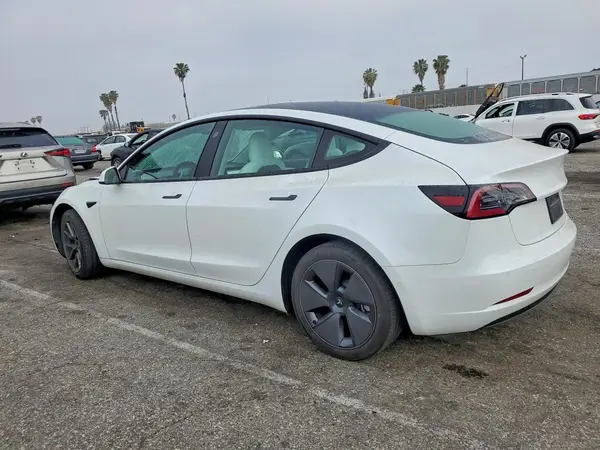 5YJ3E1EA8NF315319 2022 TESLA MODEL 3 - Image 2