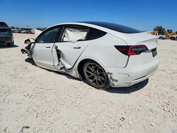 5YJ3E1EA8NF318818 2022 TESLA MODEL 3 - Image 2