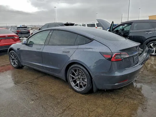 5YJ3E1EA8NF320665 2022 TESLA MODEL 3 - Image 2