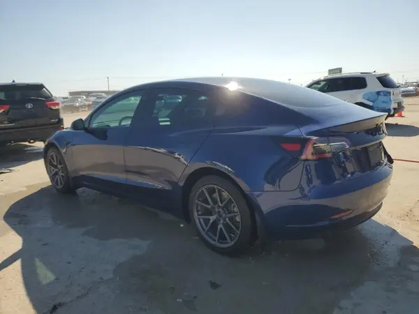 5YJ3E1EA8NF322335 2022 TESLA MODEL 3 - Image 2