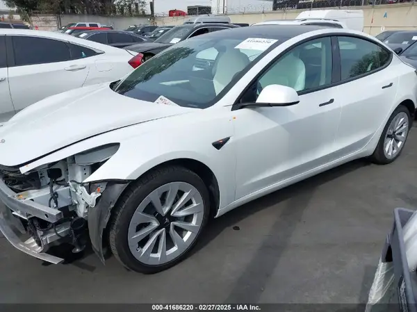 5YJ3E1EA8NF327812 2022 TESLA MODEL 3 - Image 2