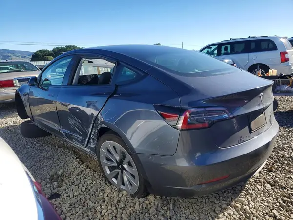 5YJ3E1EA8NF327874 2022 TESLA MODEL 3 - Image 2