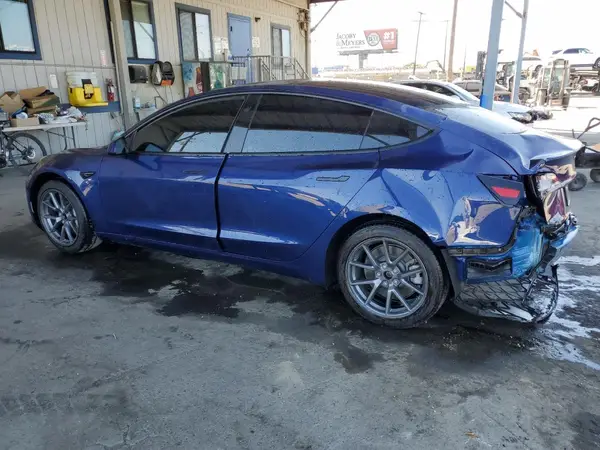 5YJ3E1EA8NF331388 2022 TESLA MODEL 3 - Image 2