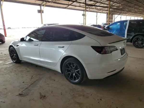 5YJ3E1EA8NF331438 2022 TESLA MODEL 3 - Image 2