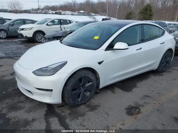 5YJ3E1EA8NF337028 2022 TESLA MODEL 3 - Image 2
