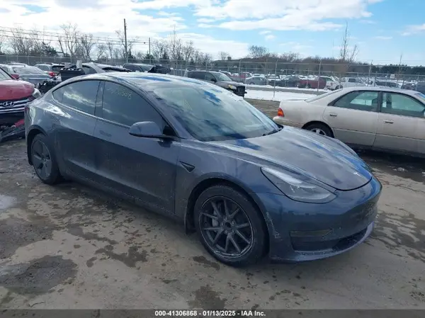 5YJ3E1EA8NF337191 2022 TESLA MODEL 3 - Image 1